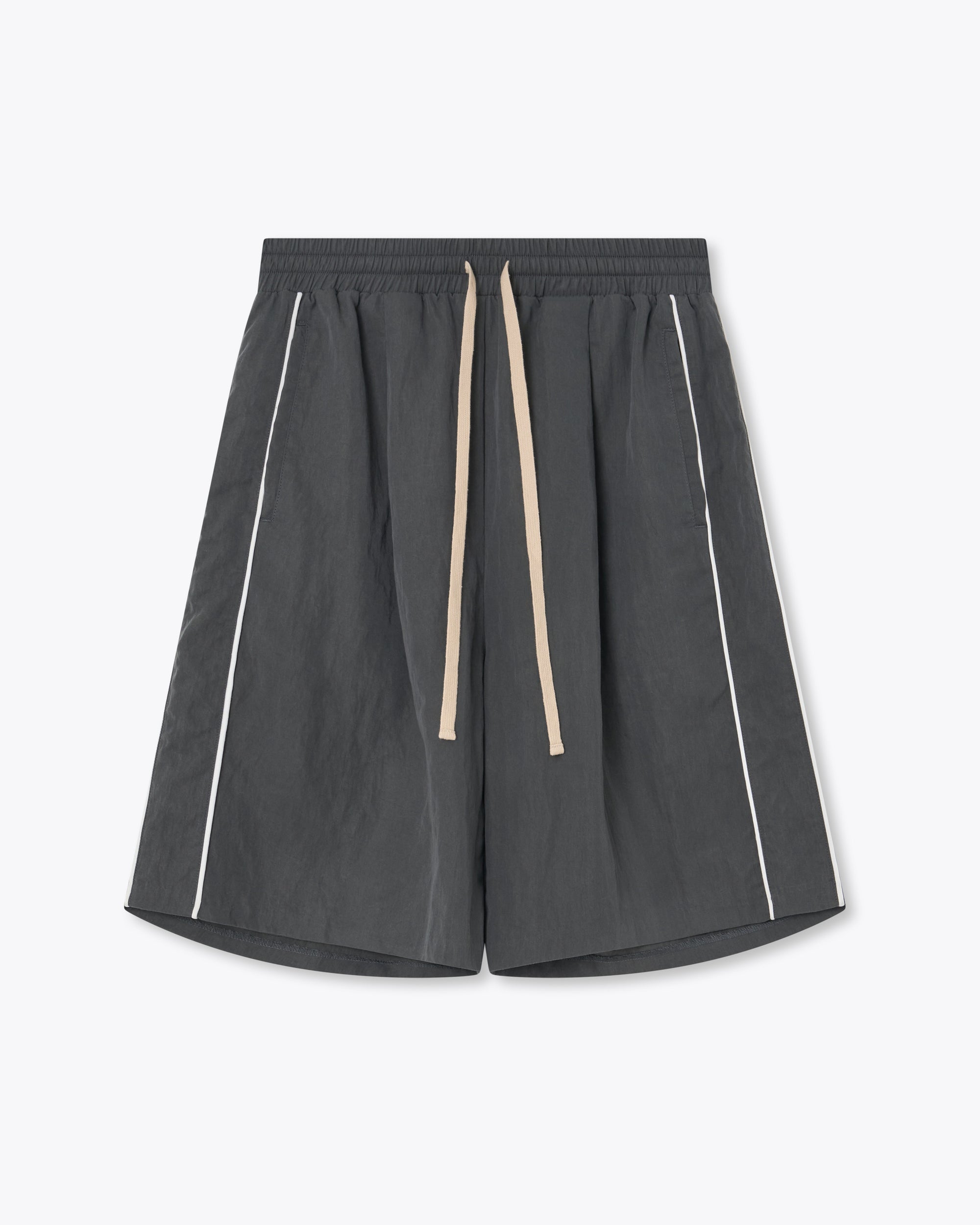 Relaxed Pleated Short